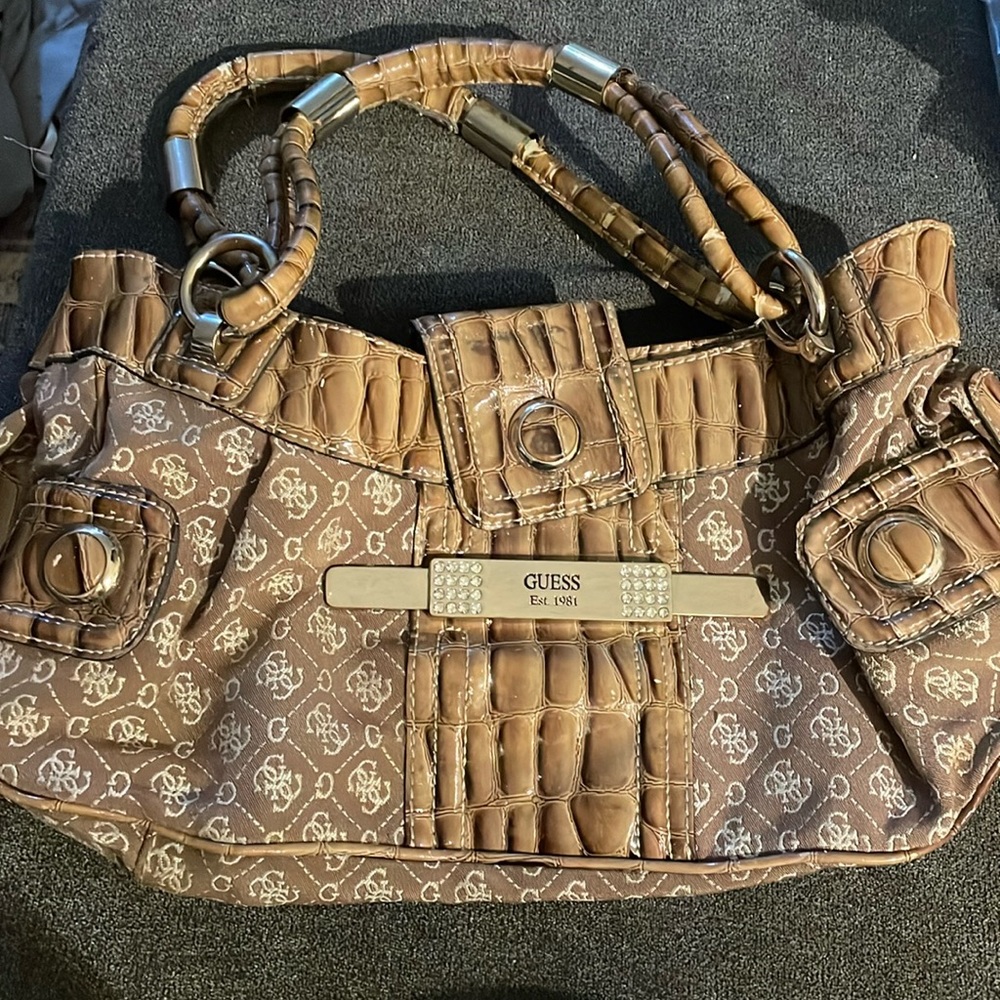 Guess Est. 1981 handheld brown Purse with lots of pockets